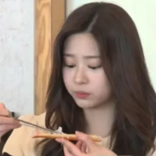 ☁️ fille, femme, manger, nourriture, baguettes, asiatique, brune whatsapp sticker