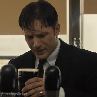 🍺 @freetopsticker Tom Hardy, acteur, boire, costume, portrait whatsapp sticker