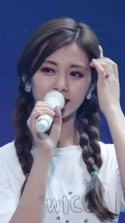 🌸 TWICE Tzuyu, TWICE, K-pop, Idol, Piosenkarka, Kobieta, Warkocze telegram sticker