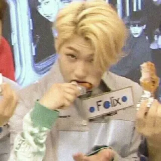 🌙 Felix K-pop, Pop coreano, Cantor, Celebridade, Entretenimento telegram sticker