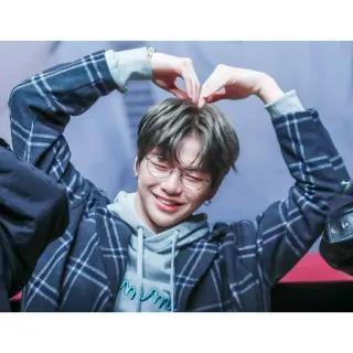 ❤ đàn ông, kính, chân dung, trái tim, mỉm cười, kpop telegram sticker