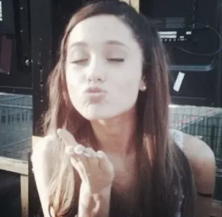 🌟 Ariana Grande người, phụ nữ, người nổi tiếng, ca sĩ, hôn gió, nữ diễn viên, nhạc sĩ telegram sticker