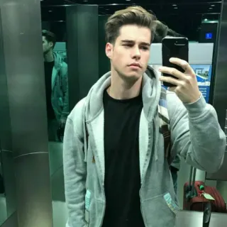 ⚡ homme, selfie, intérieur, ascenseur, sweat à capuche, portrait telegram sticker