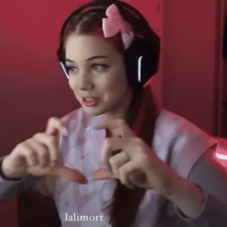 🫀 lalimort kobieta, dziewczyna, gracz, słuchawki, streamer, portret telegram sticker
