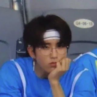😑 kpop, 亚洲, 男性, 太阳镜 telegram sticker