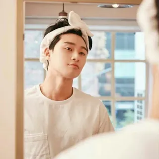 😚 Park Seo-joon Aktor Korea, Perawatan diri, Pria, Refleksi, Cermin, Bando, Rutinitas pagi telegram sticker