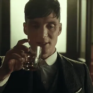 🥃 Thomas Shelby Peaky Blinders Peaky Blinders, Thomas Shelby, Cillian Murphy, Drama británico, Birmingham, Alcohol, Hombre whatsapp sticker