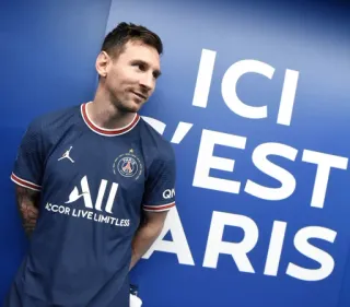 😇 Messi ICI C'EST PARIS football, football, Paris Saint-Germain, PSG, Lionel Messi, sport, athlète telegram sticker