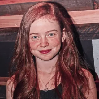 🌟 Sadie Sink atriz, retrato, mulher jovem, cabelo ruivo, celebridade whatsapp sticker