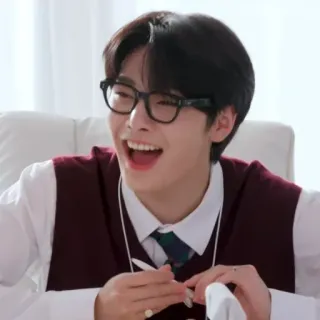 😃 I.N kpop, stray kids, idol, okulary przeciwsłoneczne, uśmiechnięty, szczęśliwy, okulary, słodki telegram sticker