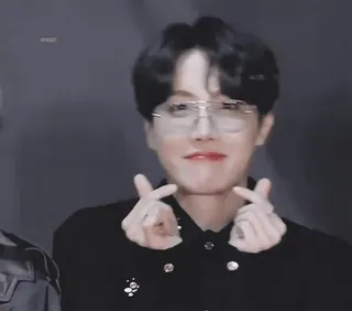 😍 persona, kpop, gafas, corazón, hombre, sonriendo whatsapp sticker