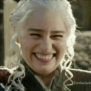 😂 Daenerys Targaryen Game of Thrones Daenerys Targaryen, Emilia Clarke, sonrisa, feliz, Juego de Tronos, personaje whatsapp sticker