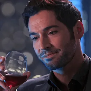 😶 Lucifer Morningstar Lucifer Lucifer, Lucifer Morningstar, rượu vang, Tom Ellis, show truyền hình, nhân vật telegram sticker