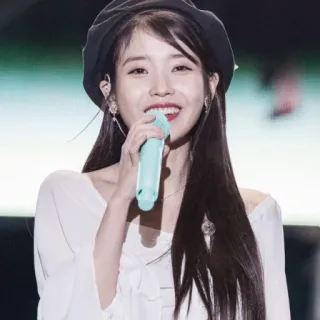 🎤 IU IU, นักร้อง, นักร้องเกาหลี, K-pop, คนดัง, ไอดอล, นักดนตรี telegram sticker