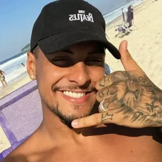 🤙 pria, pantai, telepon aku, tanda shaka, senyum, tato telegram sticker