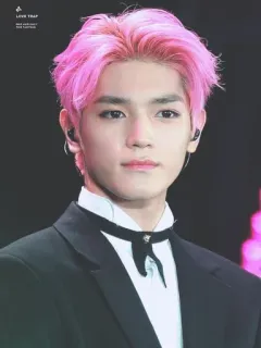 💮 LOVE TRAP kpop, idol, bello, cantante, asiatico, ritratto, capelli rosa telegram sticker