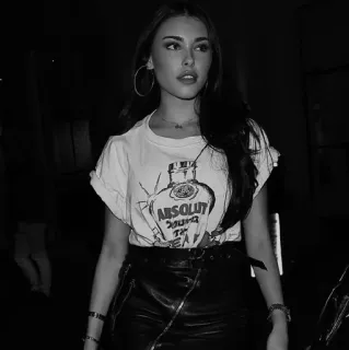 🥀 Absolut wanita, mode, potret, alkohol, absolut, hitam putih whatsapp sticker