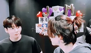 ☁️ 큐티 K-POP, かわいい, 男性, 風船, 韓国 telegram sticker