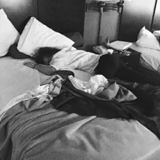 😴 Schlafzimmer, Bett, unordentlich, Schlaf, Ruhe, Person, Zuhause whatsapp sticker