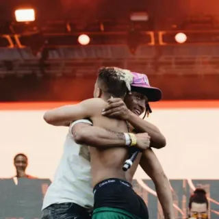 ❤️ câlin, scène, concert, musique, spectacle telegram sticker