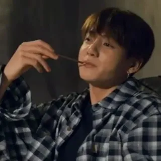 🧷 Jungkook kpop, ídolo, persona, comiendo, comida, snack telegram sticker