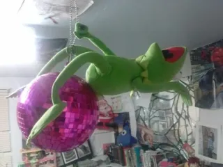 💃 Kermit Kermit la Grenouille, Muppets, boule disco, peluche, marionnette telegram sticker