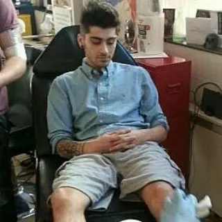 🔦 Tattoo, Artiest, Tatoeëren, Stoel, Binnen, Man telegram sticker