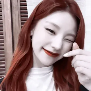 💋 phụ nữ, mỉm cười, tóc, chân dung, khuôn mặt telegram sticker