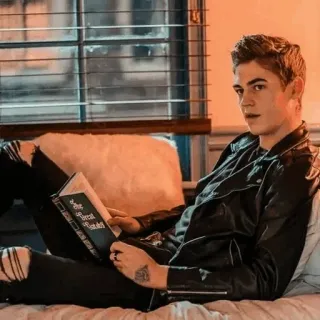 ✨ homem, lendo, jaqueta de couro, livro, retrato telegram sticker