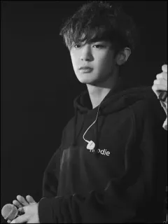 🖤 Hoodie เสื้อมีฮู้ด, เสื้อผ้า, บุคคล, ภาพเหมือน, ขาวดำ telegram sticker