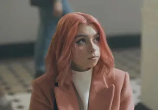 😏 pessoa, retrato, mulher, cabelo rosa, jaqueta telegram sticker