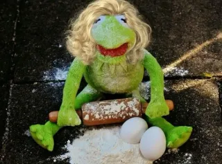 🥚 Kermit Kermit la grenouille, cuisine, nourriture, oeufs, farine, marionnette, mème telegram sticker