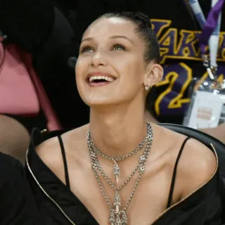 🦇 Bella Hadid Modelka, Gwiazda, Kobieta, Naszyjnik, Biżuteria telegram sticker