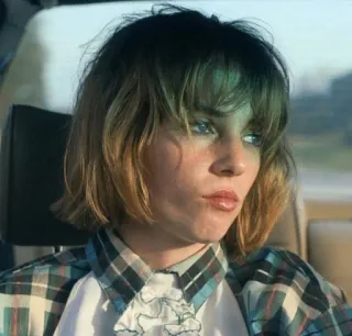 😐 Robin Buckley Stranger Things Robin Buckley, Stranger Things, Maya Hawke, Anos 80, Xadrez, Mulher, Dirigindo telegram sticker