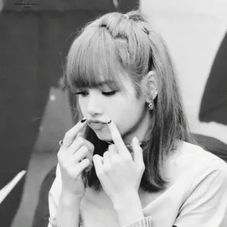 🖤 Lisa phụ nữ, chân dung, tóc, kiểu tóc, mặt, ngón tay telegram sticker