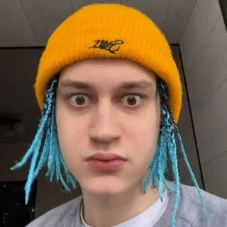 😳 ZHBT personne, portrait, homme, chapeau, jaune, cheveux bleus telegram sticker