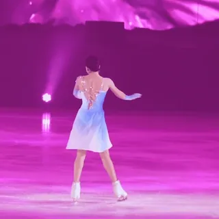 🔥 Patinage artistique, Patinage artistique, Spectacle, Robe, Patineur whatsapp sticker