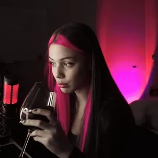 🍷 女性, ワイン, ピンク髪, ポートレート, グラス telegram sticker