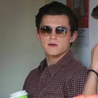 😐 Tom Holland acteur, lunettes de soleil, célébrité, homme telegram sticker