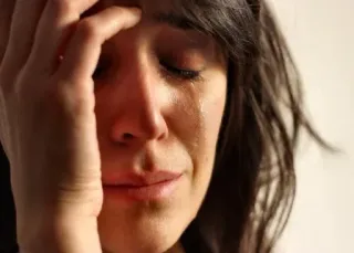 🙁 piangere, triste, donna, emozione, lacrime, arrabbiata telegram sticker