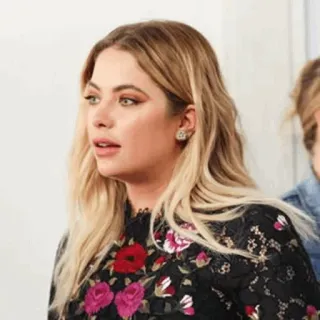 🦌 woman, blonde, person, actress, portrait telegram sticker