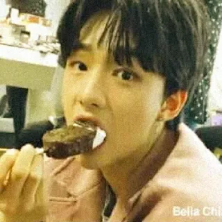 🌙 comida, retrato, homem, comendo, bolo, sobremesa telegram sticker