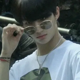 hyunjin’s @ONEYOUNEED whatsapp stickers
