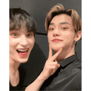 🤪 K-pop, amis, signe de paix, selfie, personnes telegram sticker