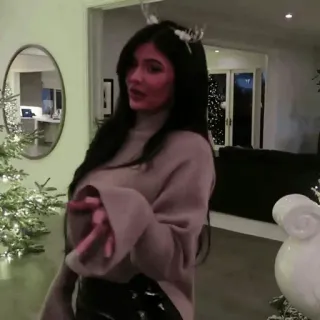 ☘ Kylie Jenner kylie jenner, рождество, знаменитость, олень, мода telegram sticker