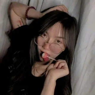 ❤️ ผู้หญิง, ผู้หญิง, อมยิ้ม, แว่นตา, ผมสีน้ำตาล telegram sticker