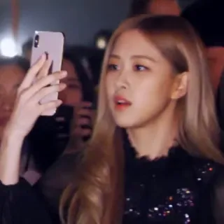 📞 femme, blonde, selfie, personne, féminin, célébrité telegram sticker