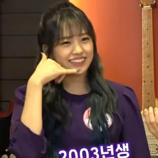 🤙 2003년생 Donna asiatica, Coreana, Sorridendo, Camicia viola telegram sticker