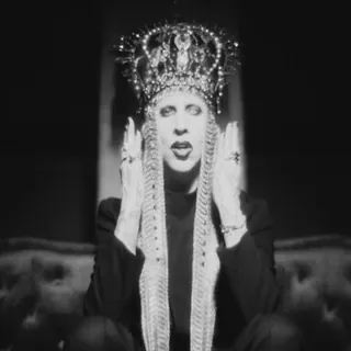 🌟 Marilyn Manson певец, мужчина, корона, макияж, черно-белый, готика telegram sticker