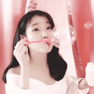 💭 bubbles, blowing bubbles, woman, portrait, cute telegram sticker